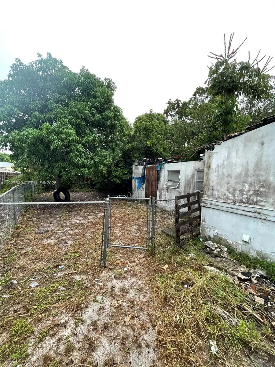 4240 NE 3rd Ave, Deerfield Beach, FL 33064 - Image #3