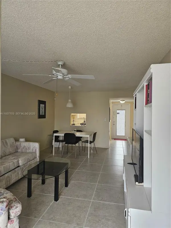 8280 Sunrise Lakes Blvd #205, Sunrise, FL 33322