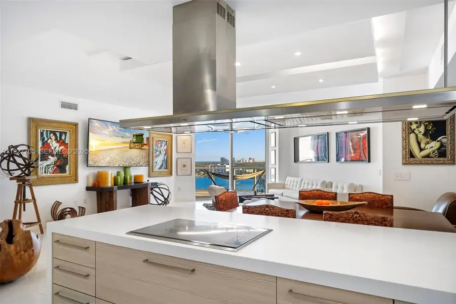 17301 Biscayne Blvd #1803, North Miami Beach, FL 33160 - Image #2