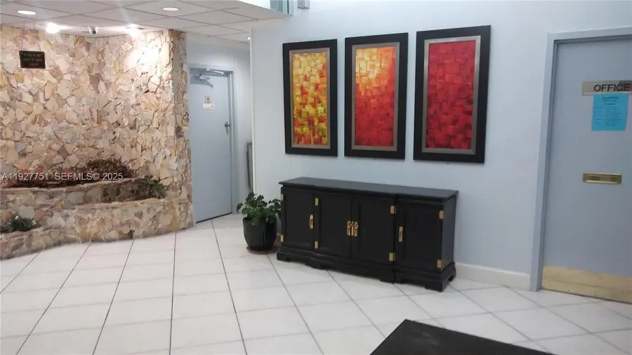 1000 Saint Charles Pl #L2, Pembroke Pines, FL 33026 - Image #3