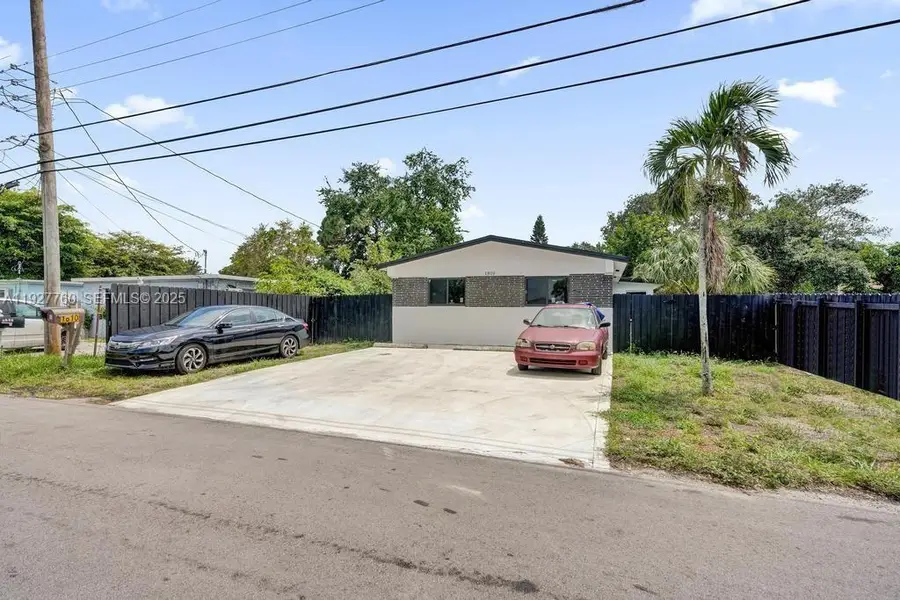 1810 NW 9th St, Fort Lauderdale, FL 33311 - Image #2