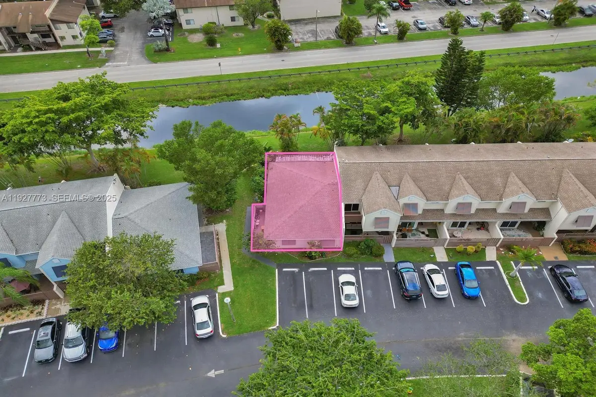 251 W Hemingway Cir, Margate, FL 33063 - Image #1