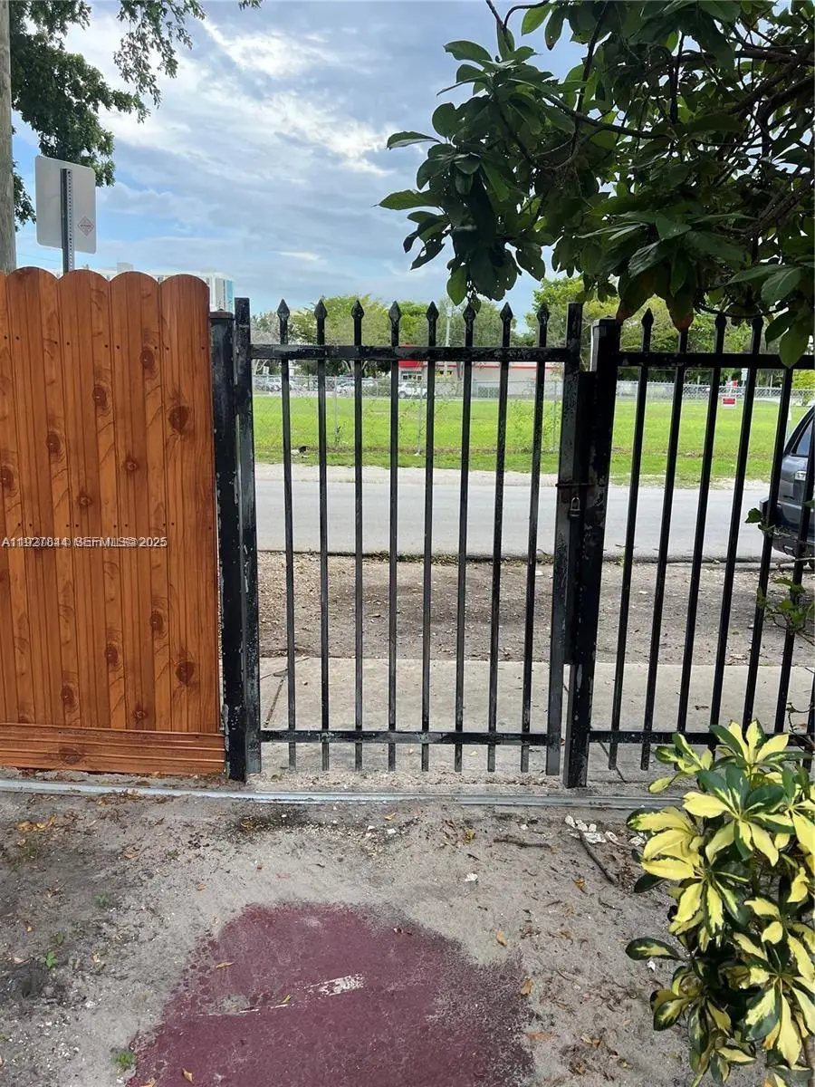 1581 NE 117 St, Miami, FL 33161 - Image #2