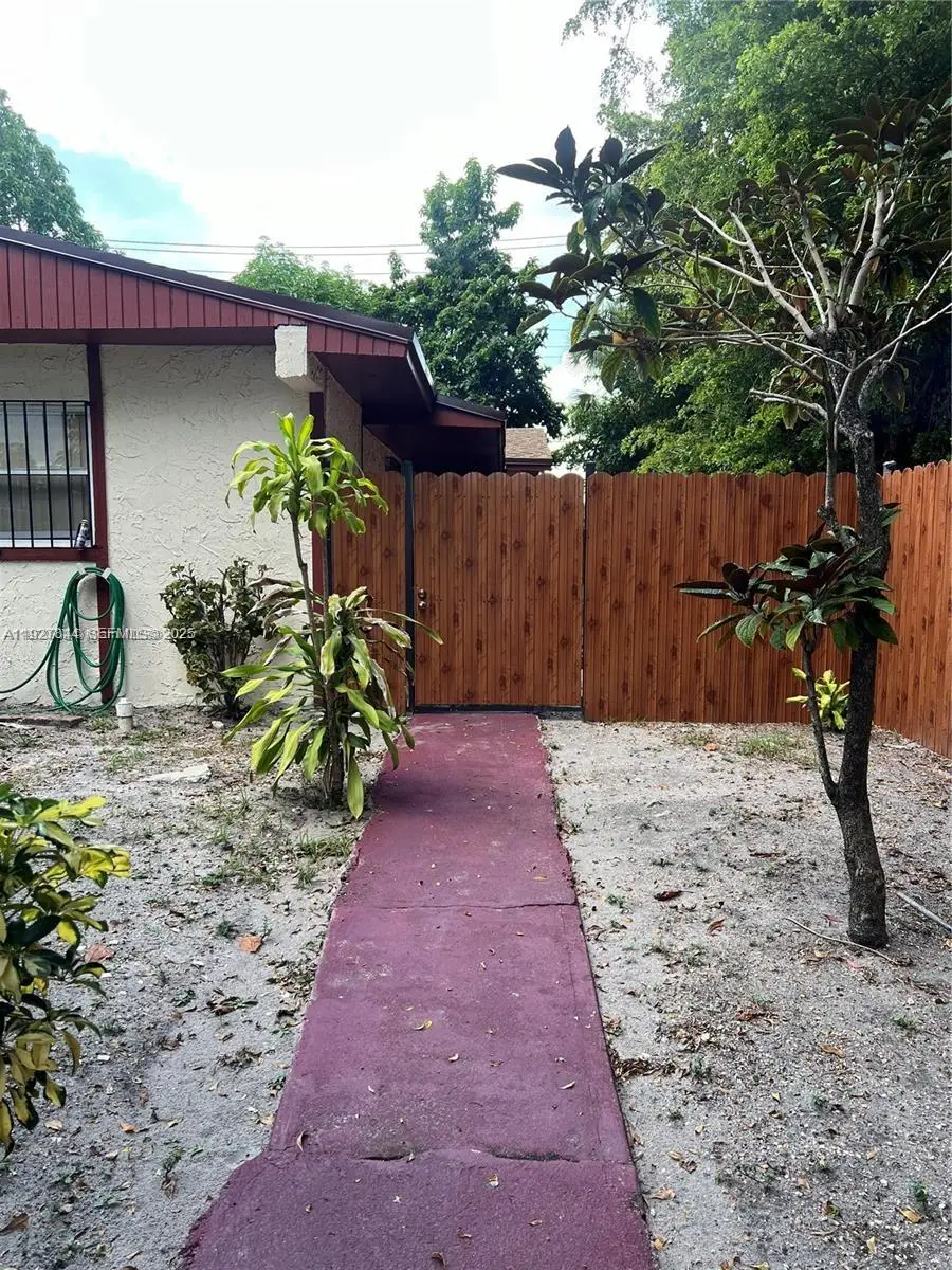 1581 NE 117 St, Miami, FL 33161 - Image #3