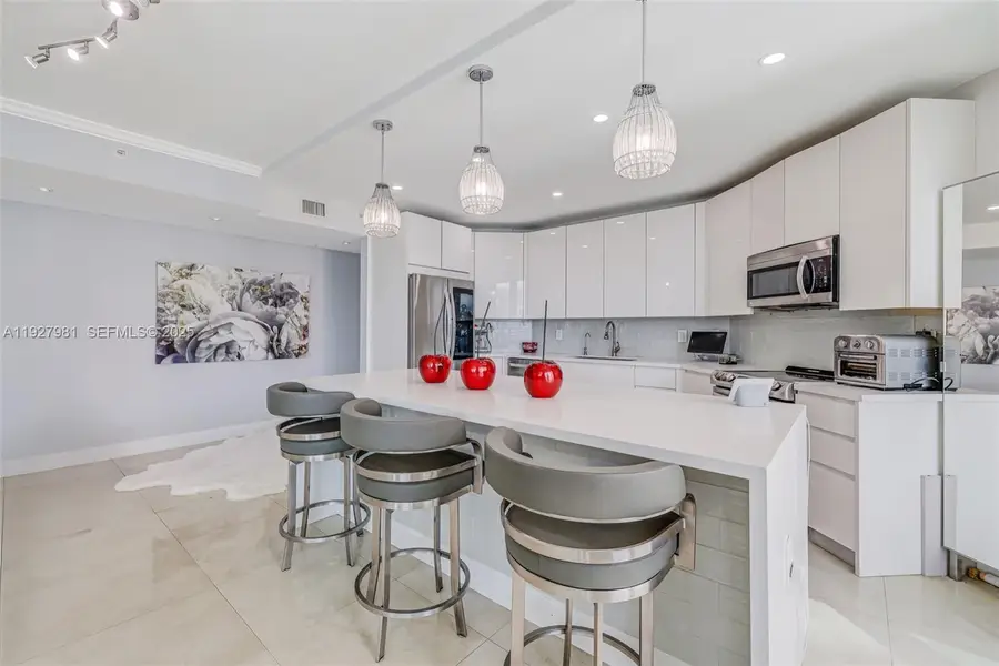 3370 Hidden Bay Dr #1207, Aventura, FL 33180 - Image #3