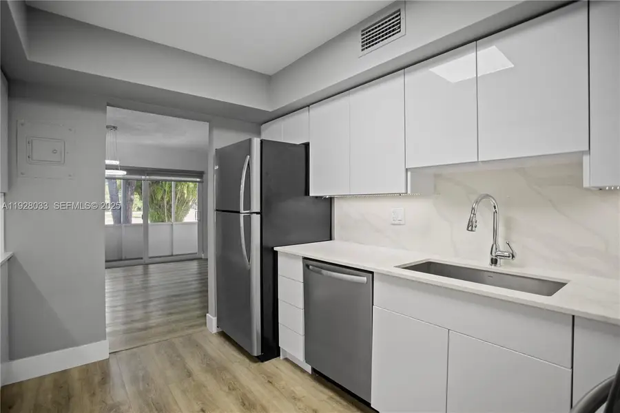 370 E Laurel Dr #3 E, Margate, FL 33063 - Image #2