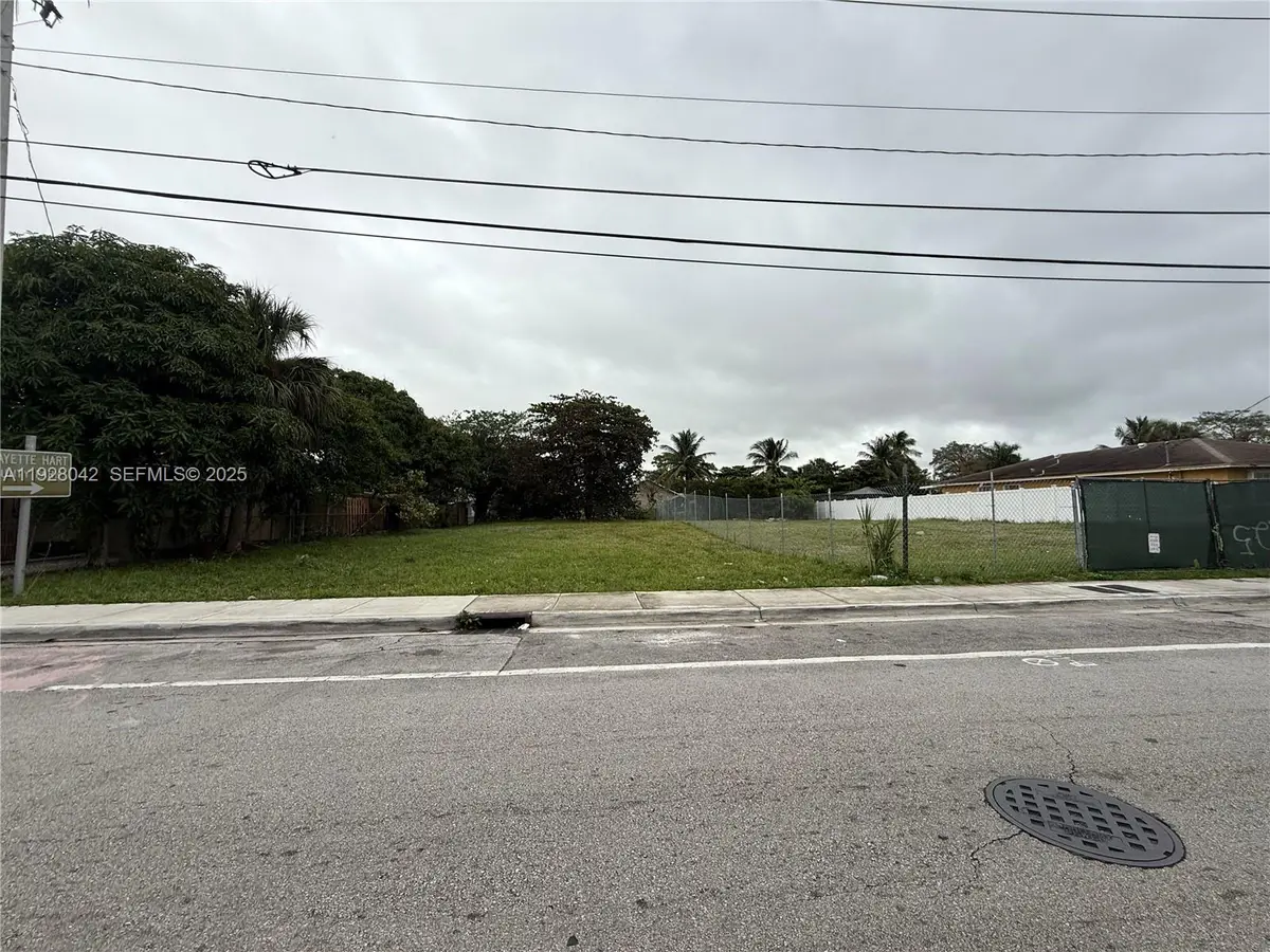 8 NW 8th St, Fort Lauderdale, FL 33311 - Image #1