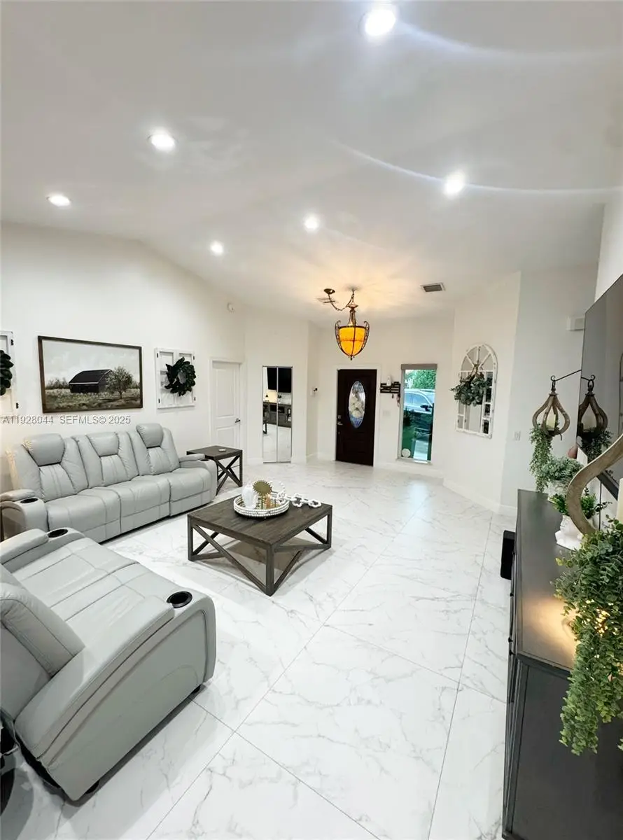 15500 Carriage Ct, Davie, FL 33331 - Image #3