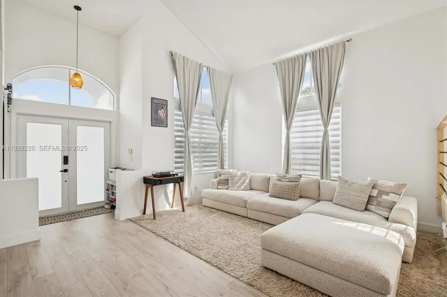 15694 NW 12th Ct, Pembroke Pines, FL 33028 - Image #2