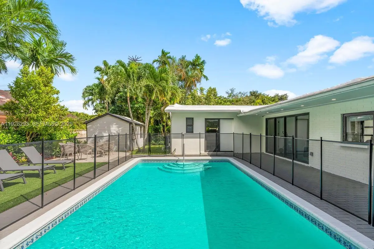 965 NE 171st St, Miami, FL 33162 - Image #1