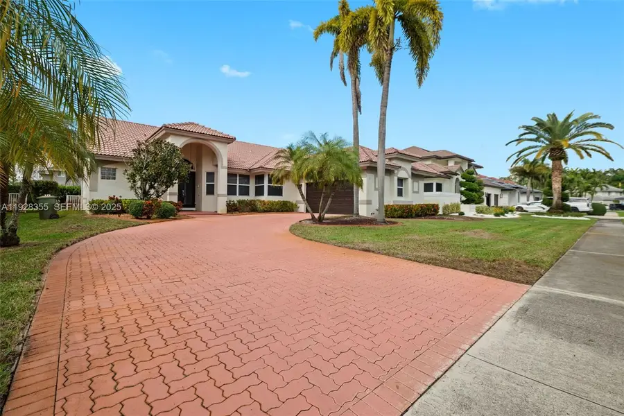 600 E Cypress Pointe Dr E, Pembroke Pines, FL 33027 - Image #2
