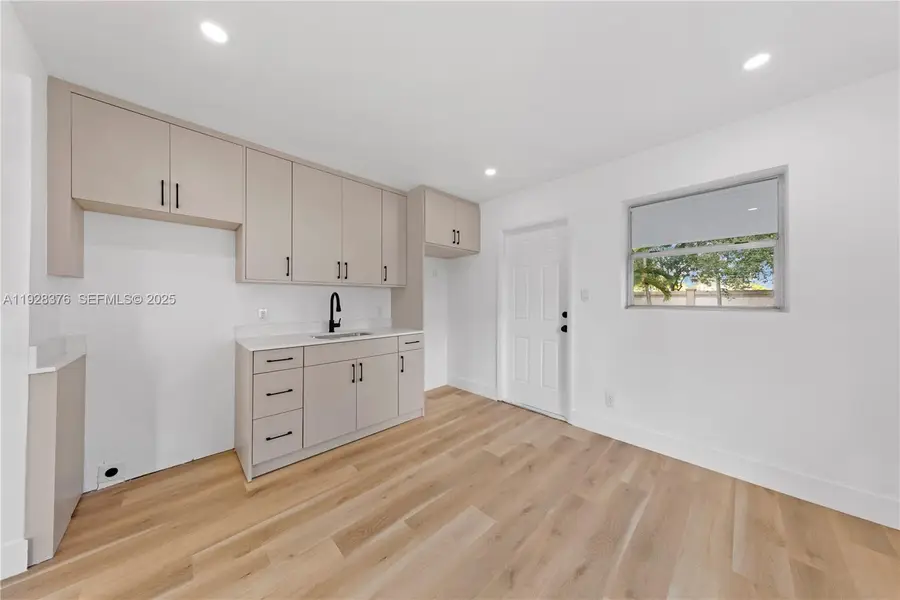 608 NW 6th Ct, Hallandale Beach, FL 33009 - Image #3