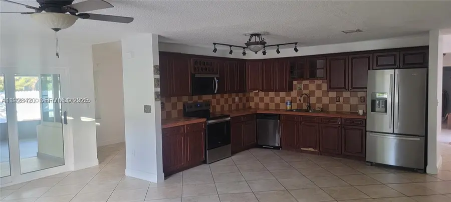 5861 NW 201st Ln, Hialeah, FL 33015 - Image #2