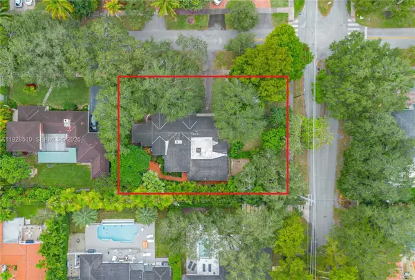 2607 N Greenway Dr, Coral Gables, FL 33134