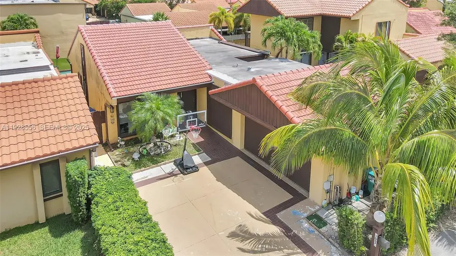 1057 NE 202nd Ln, Miami, FL 33179 - Image #2