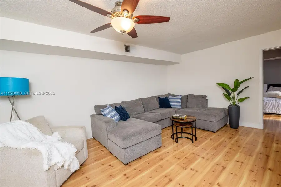 11006 N Harmony Lake Cir, Davie, FL 33324 - Image #3