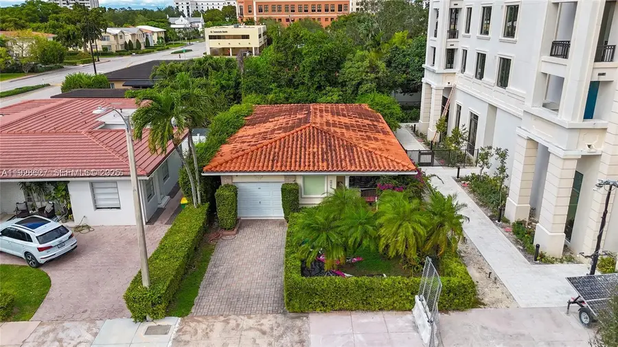345 Malaga Ave, Coral Gables, FL 33134 - Image #3