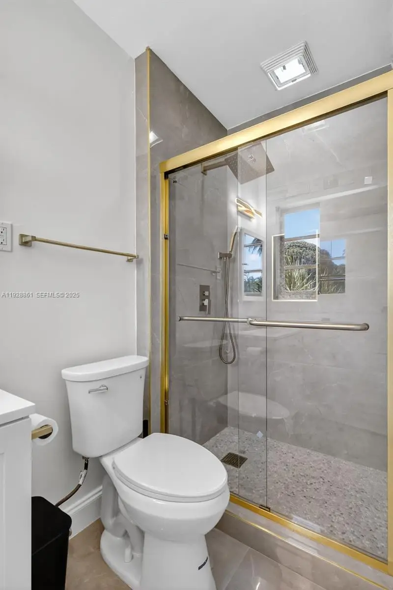 245 NE 175th St, North Miami Beach, FL 33162 - Image #3