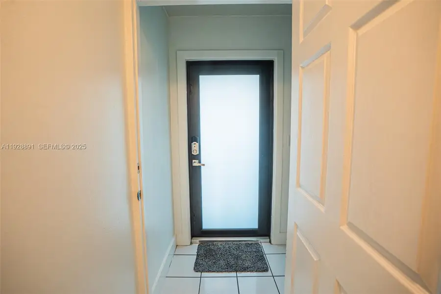 895 W 80th Pl, Hialeah, FL 33014 - Image #2