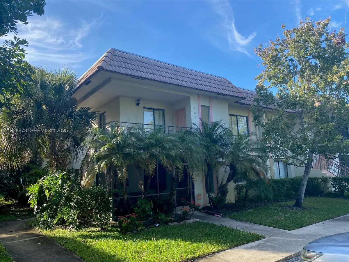 419 Lakeview Dr #201, Weston, FL 33326 - Image #1