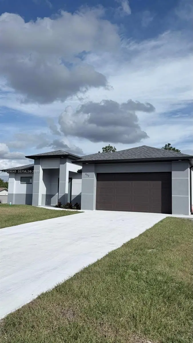 922 Richmond Ave N, Lehigh Acres, FL 33972 - Image #3