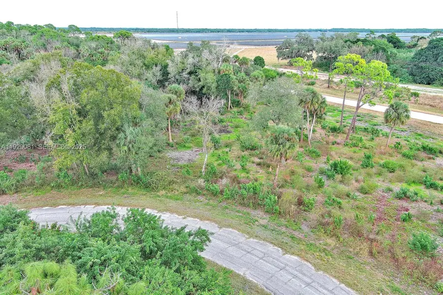 171 Carousel Ave, Labelle, FL 33935 - Image #3