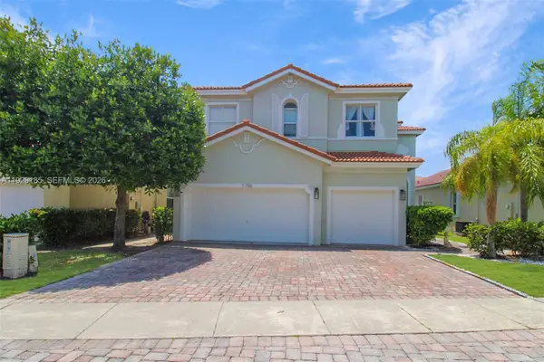 1156 NE 37th Pl, Homestead, FL 33033