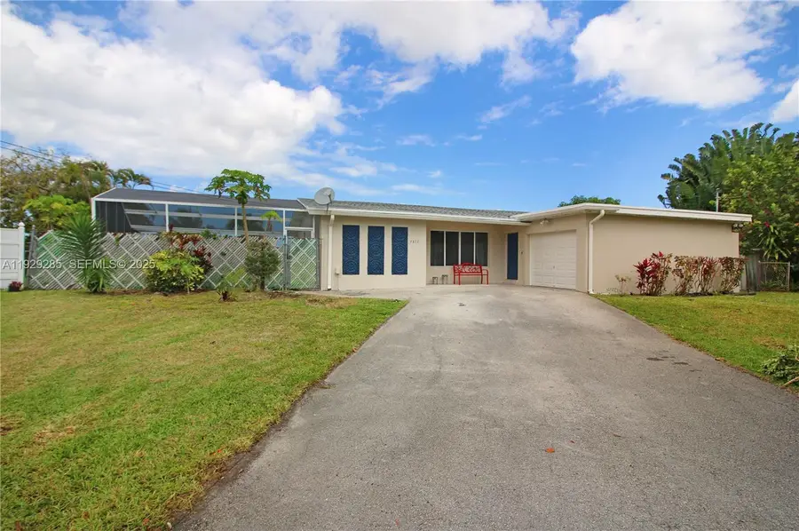 3813 S Lake Ter, Miramar, FL 33023 - Image #2