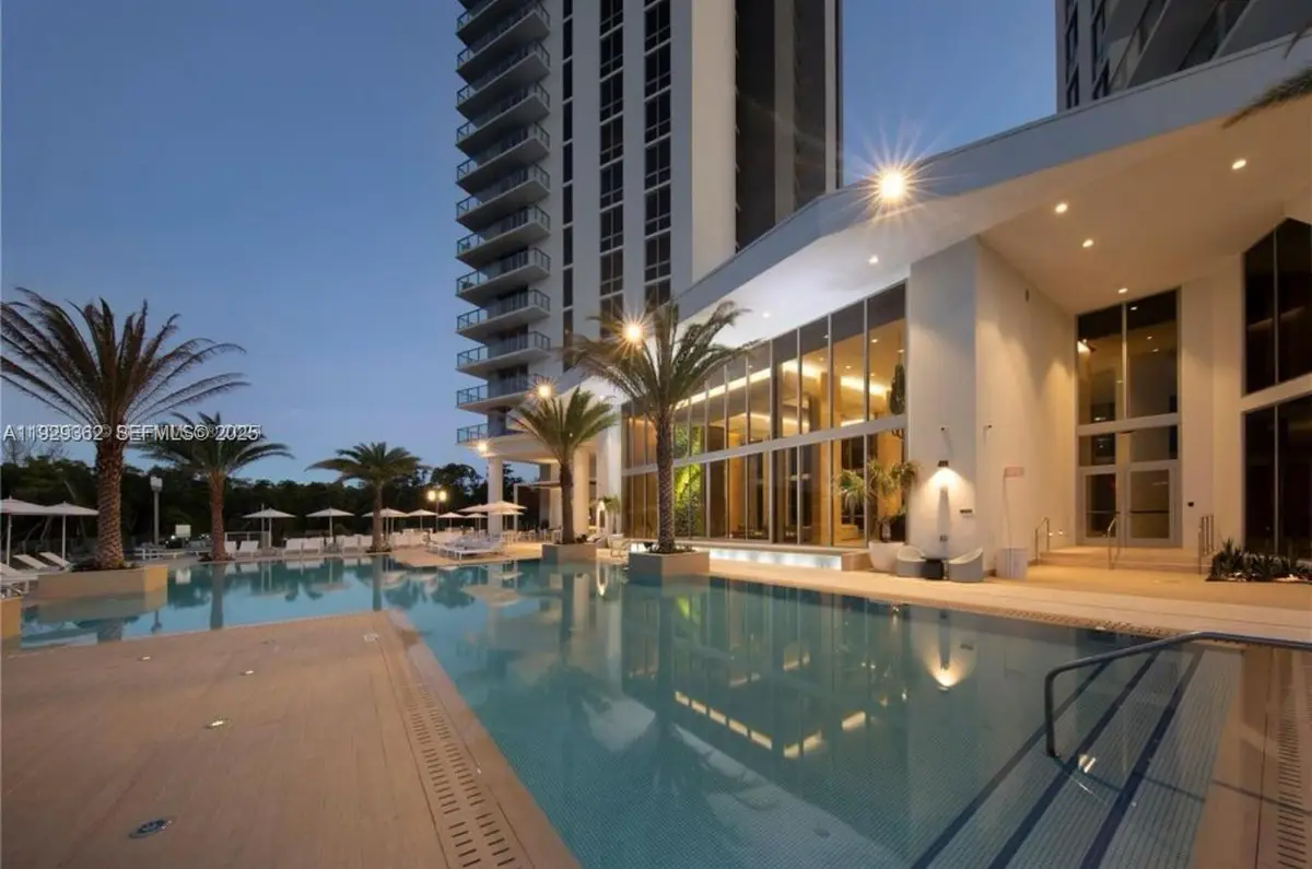 16385 Biscayne Blvd #301, North Miami Beach, FL 33160 - Image #1