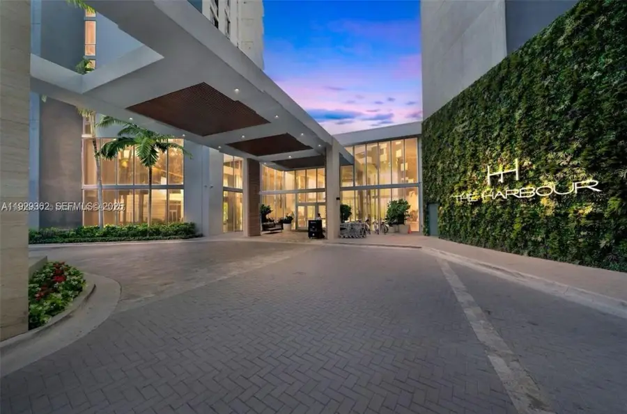 16385 Biscayne Blvd #301, North Miami Beach, FL 33160 - Image #2