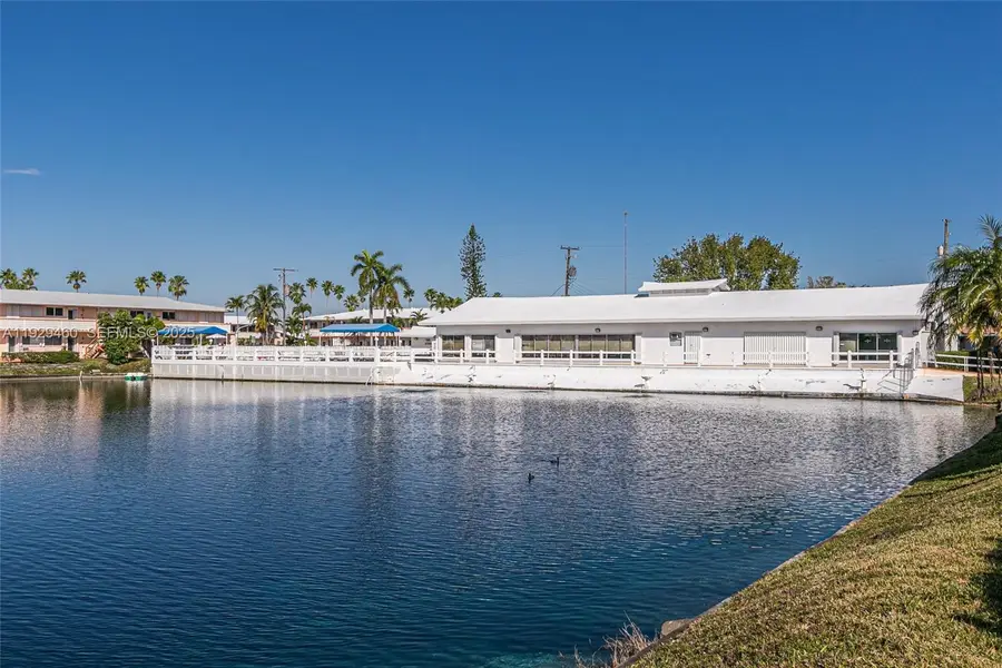 815 SW 10th Ter #3V, Hallandale Beach, FL 33009 - Image #3