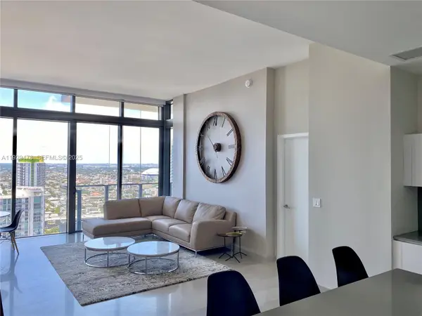 68 SE 6th St #4008, Miami, FL 33131