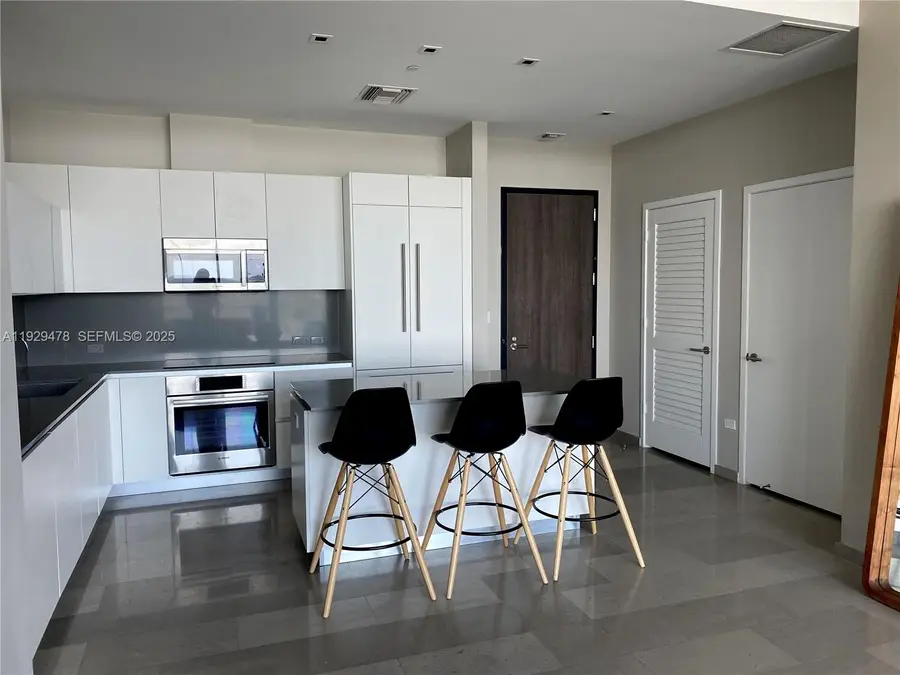 68 SE 6th St #4008, Miami, FL 33131 - Image #3