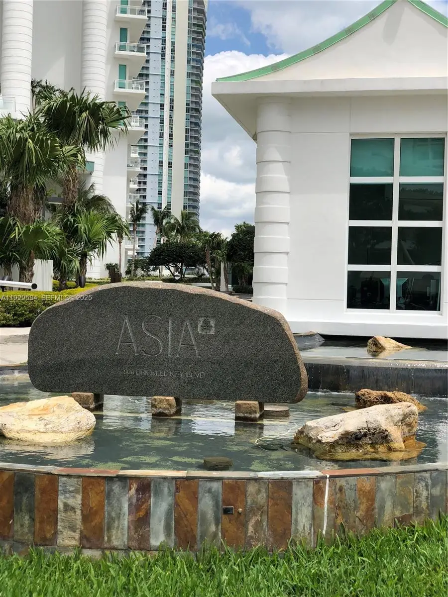 900 Brickell Key Blvd #1602, Miami, FL 33131 - Image #2