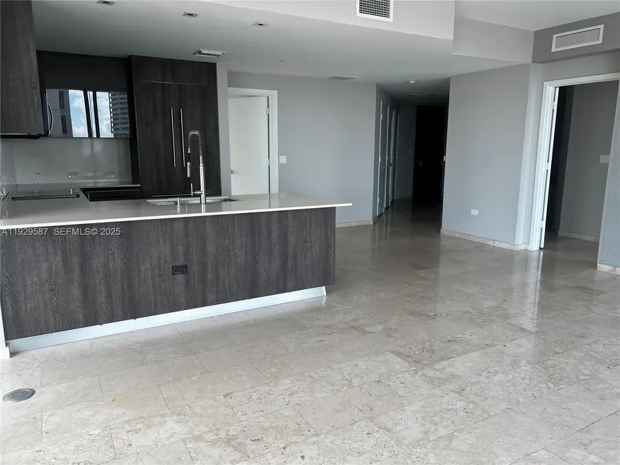 68 SE 6th St #3401, Miami, FL 33131 - Image #3