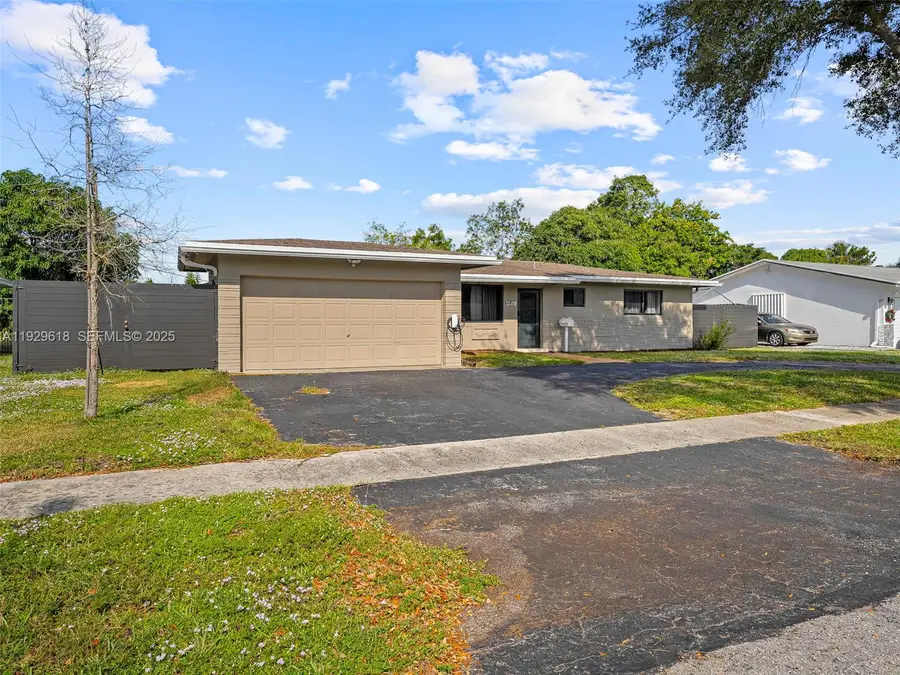 4461 NW 6th St, Plantation, FL 33317 - Image #3