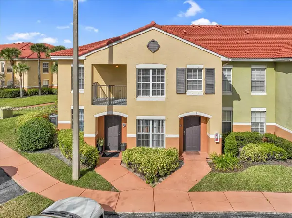 10288 Fox Trail Rd S #302, Royal Palm Beach, FL 33411