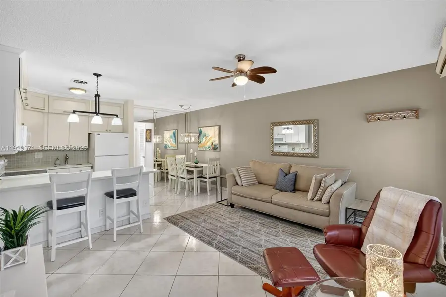 800 SW 10th Ter #4T, Hallandale Beach, FL 33009 - Image #2