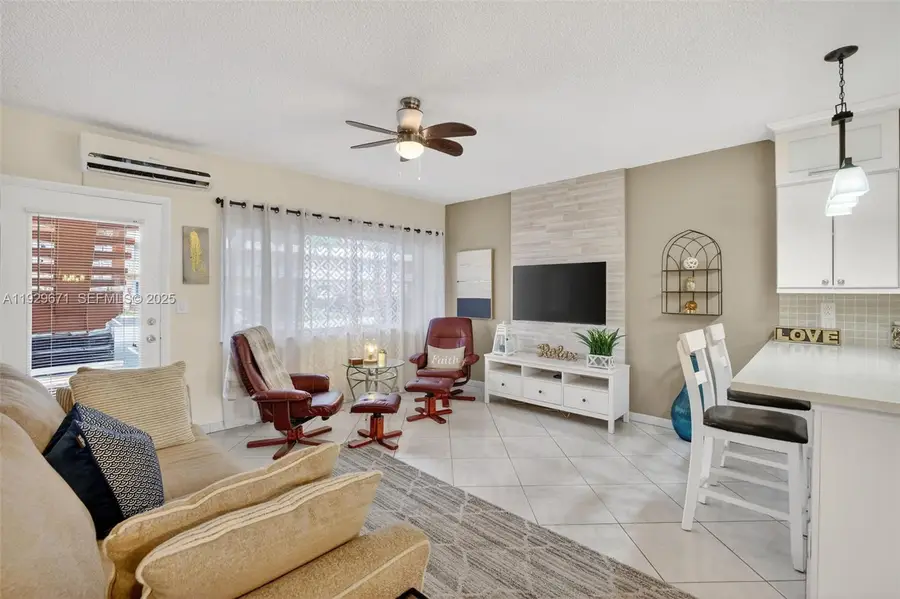800 SW 10th Ter #4T, Hallandale Beach, FL 33009 - Image #3