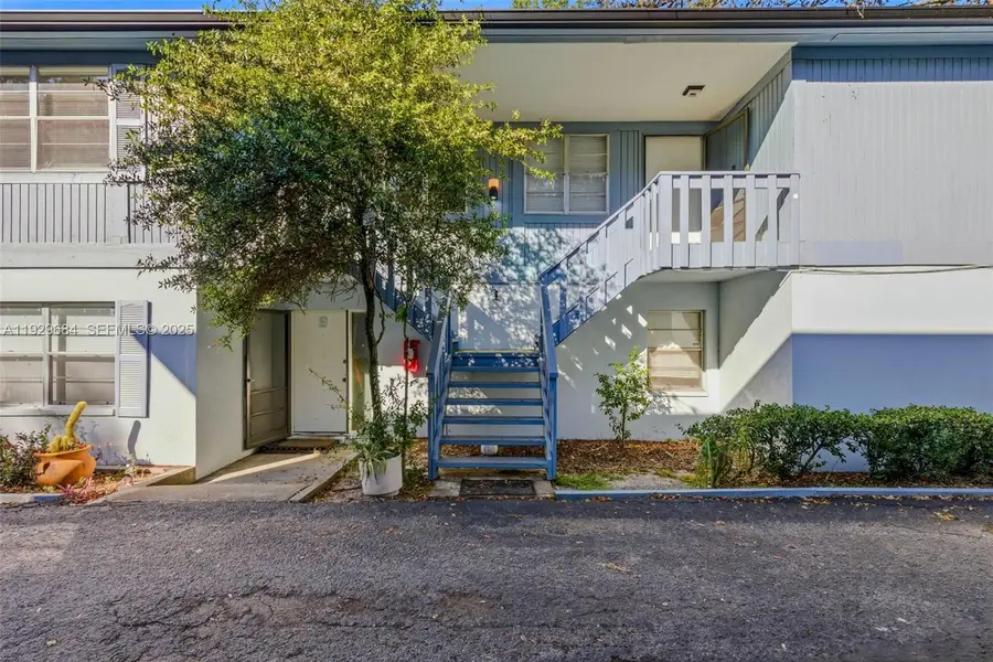 9210 N Connechusett Rd, Tampa, FL 33617 - Image #3