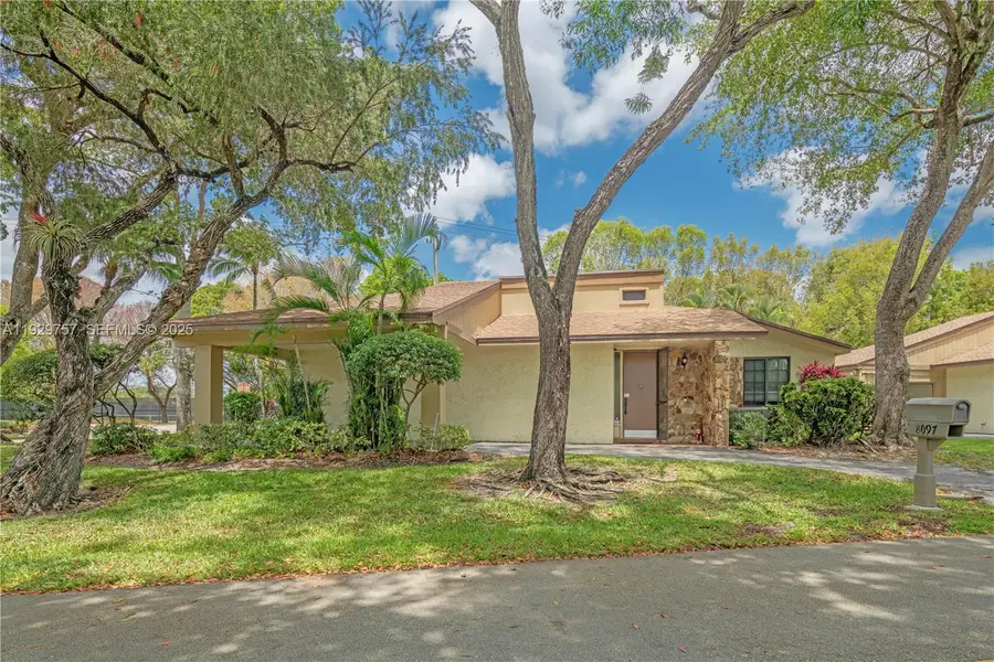 8097 Royal Palm Cir, Tamarac, FL 33321 - Image #2