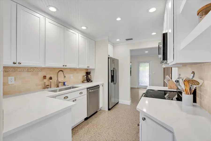 101 NE 46th Ct, Oakland Park, FL 33334 - Image #2