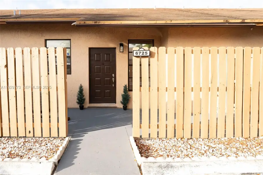 6725 NW 192nd Ln, Hialeah, FL 33015 - Image #2