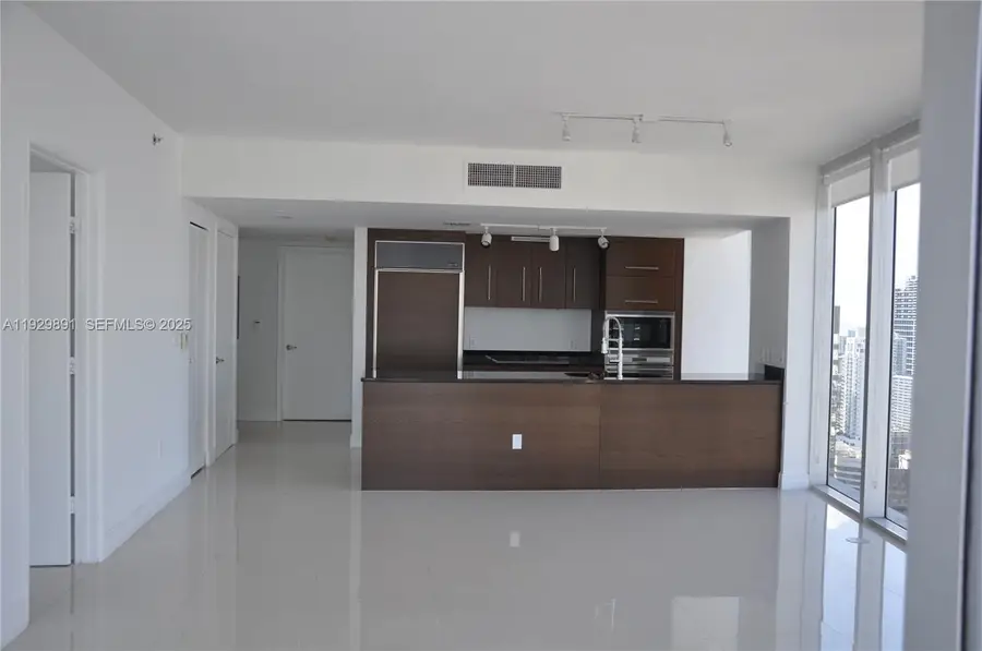 475 Brickell Ave #4215, Miami, FL 33131 - Image #2