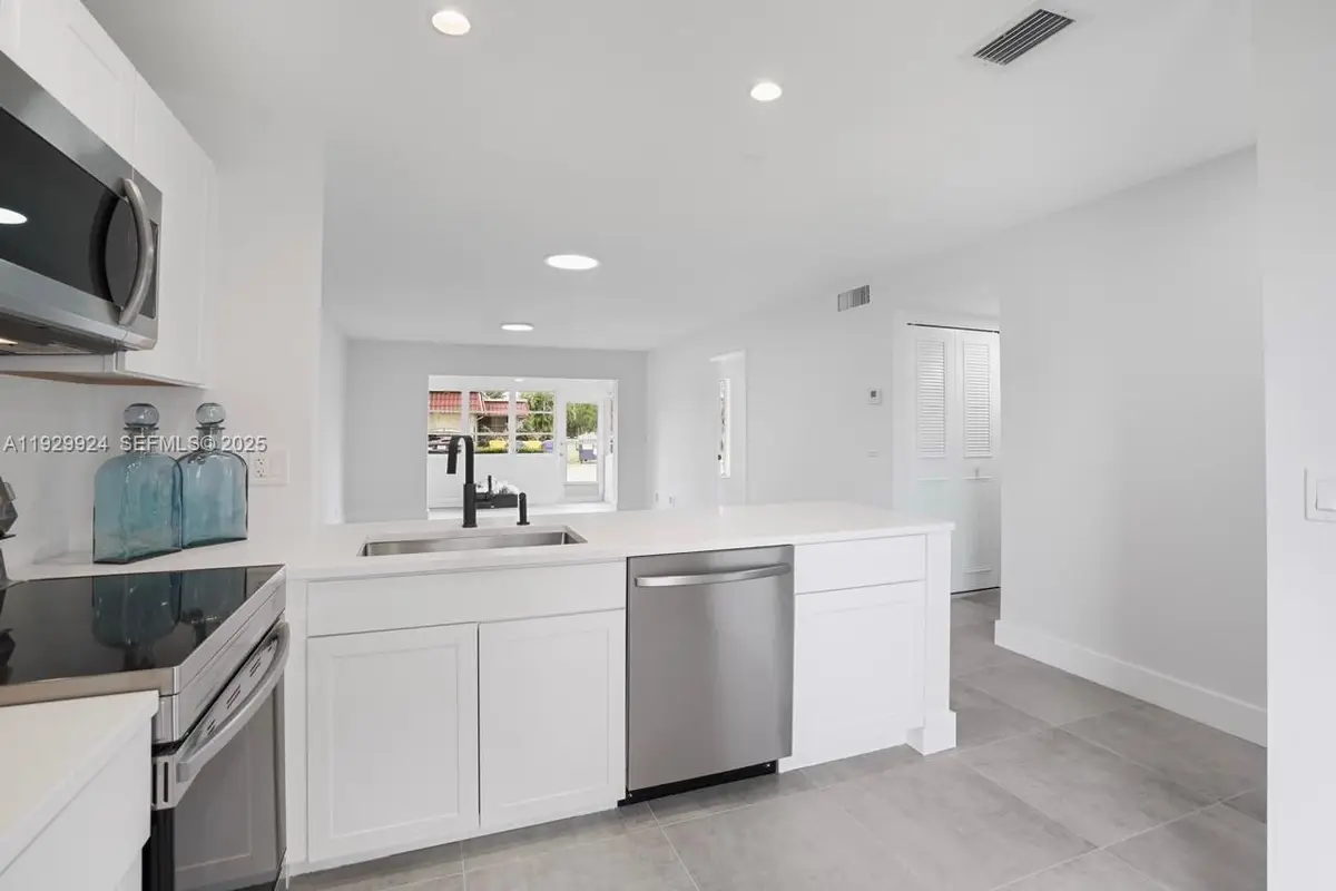 737 Nantucket Cir #B, Lake Worth, FL 33467 - Image #1