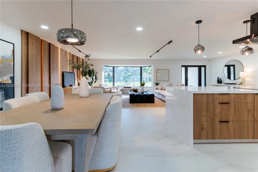 2415 NE 35th Dr, Fort Lauderdale, FL 33308 - Image #3