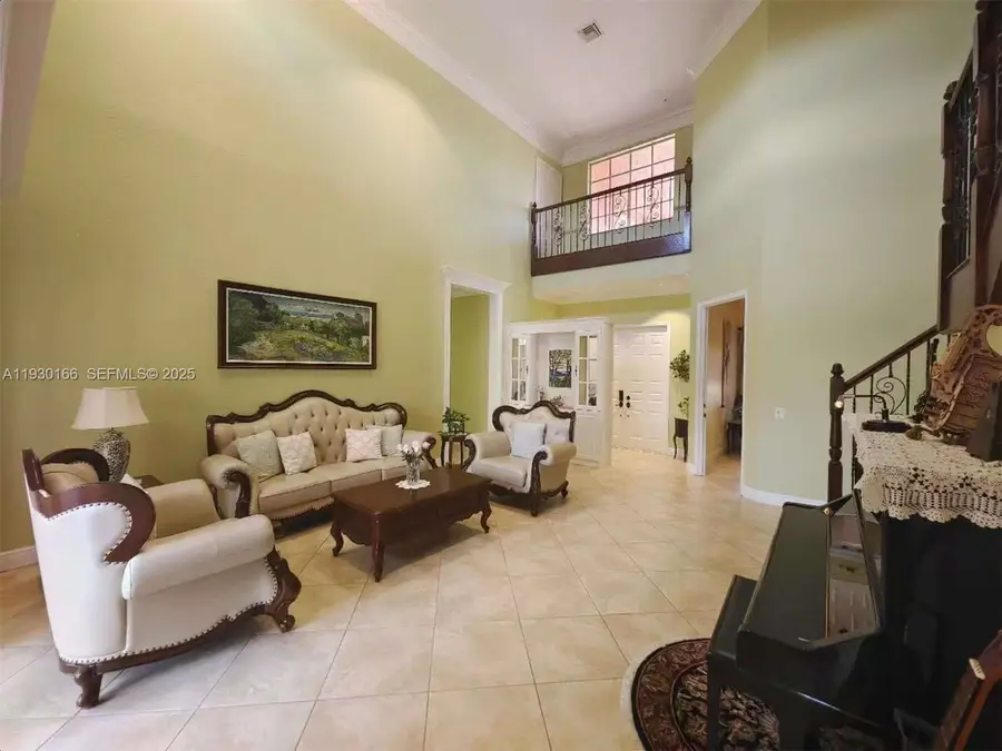 1035 Waterside Cir, Weston, FL 33327 - Image #2