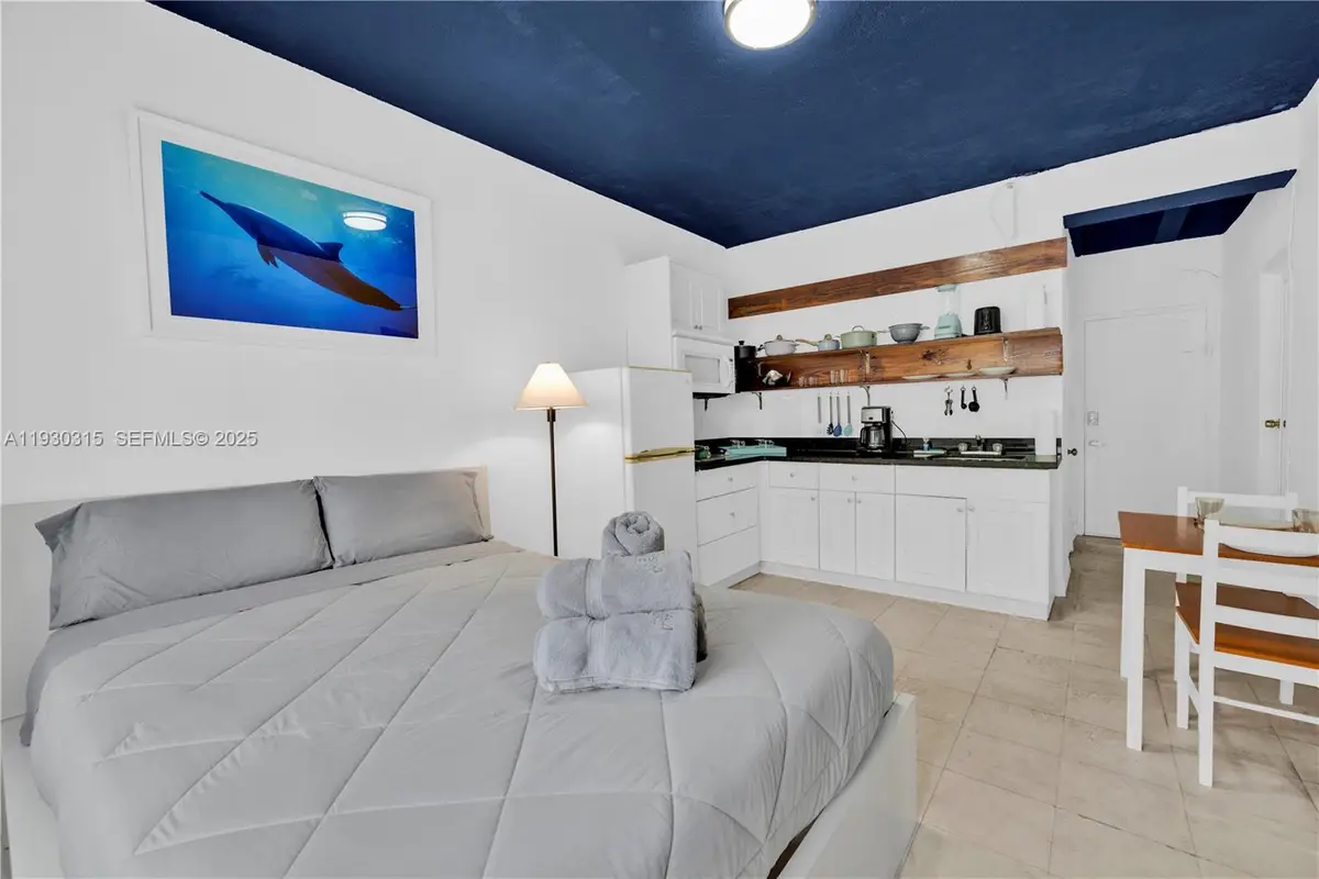 255 W 24th St #302, Miami Beach, FL 33140 - Image #1