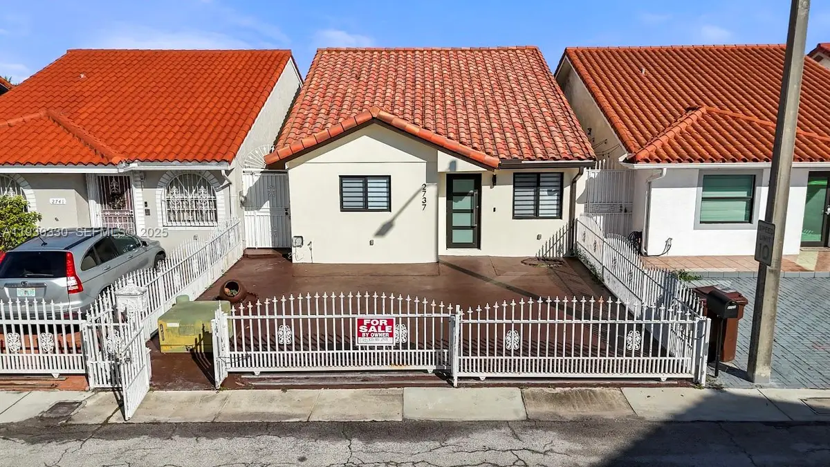 2737 W 55th Pl, Hialeah, FL 33016 - Image #1