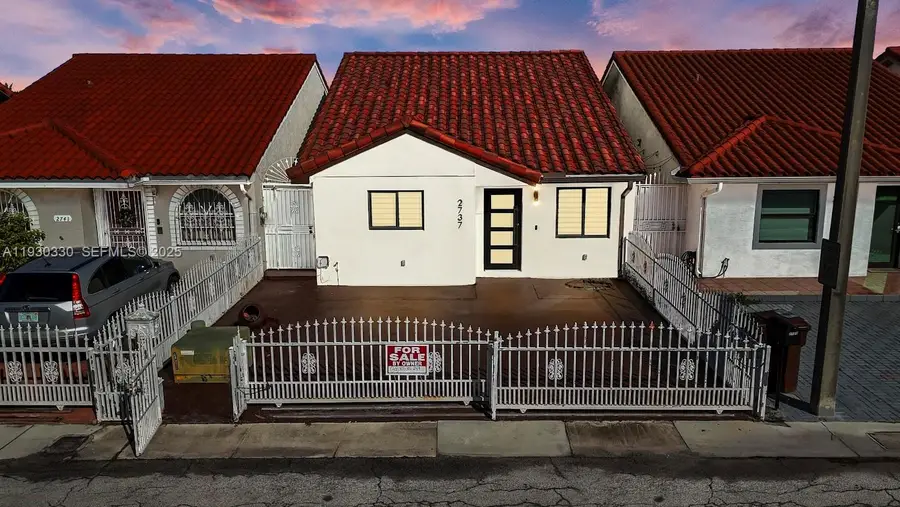 2737 W 55th Pl, Hialeah, FL 33016 - Image #2